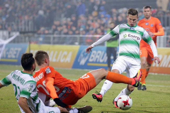 表现居功至 表现居功至